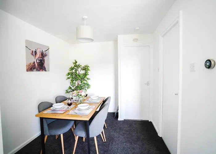 2Br-Gayton Apt-Free Parking-Wifi-Full Kitchen-Workers