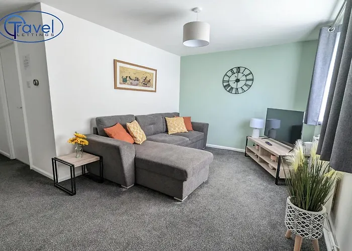 2Br-Gayton Apt-Free Parking-Wifi-Full Kitchen-Workers