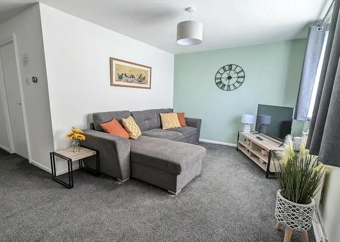 2Br-Gayton Apt-Free Parking-Wifi-Full Kitchen-Workers